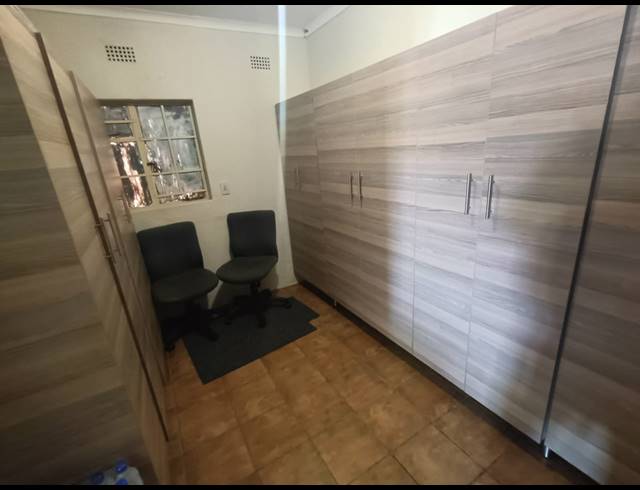 350M² BUILDING FOR SALE IN BO-DORP